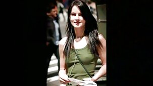 Une fille aux cheveux films sex gratuit bouclés a branlé un bonnet mal rasé