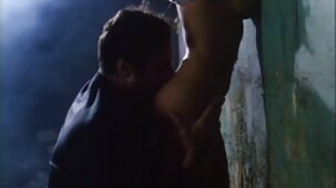 Un mec fouet en cuir tape sur le cul dans la video sexe gratuite française culotte de la fille