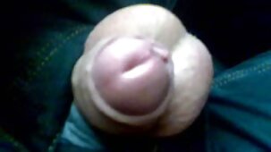 Au casting, une film complet sexe gratuit jeune garce a appliqué de l'huile sur son corps