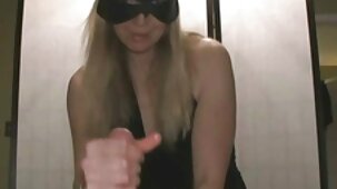 Une videos sexes gratuites femme aux gros seins apprend à sa jeune copine à avoir des relations sexuelles