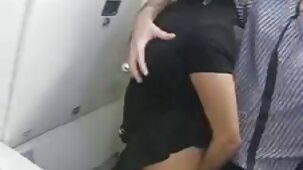 Poupée en bas roses tire furieusement le clitoris videos gratuites sexe