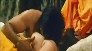 Un mec au corps porno sex video gratuite lui gifle le cul avec sa paume