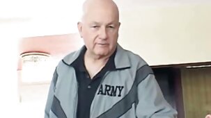 Deux beautés s'occupent de la sex gratuit 1000 bite d'un étalon sensuel avec leur cul