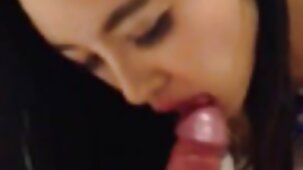 Baiser devant le video sexe adulte gratuit public s'est passé lors d'une fête