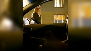 La videos de sex gratuit chatte de poussin en gros plan prend des doigts