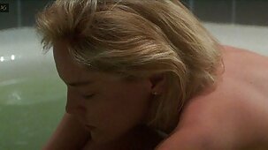 Une étudiante sex gratuit 1000 aux longues jambes écarte la chatte