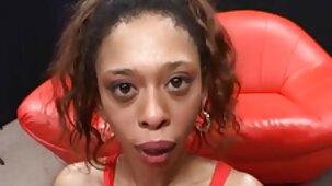 Après des sexe gratuit streaming efforts manuels, la fille se branle la chatte avec un gode