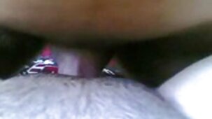 Superbe blonde se déshabille et montre ses gros sexe gratuit streaming seins