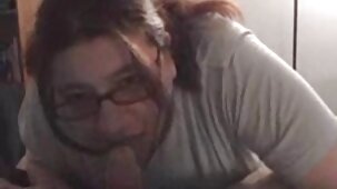 Trois nanas chaudes s'assoient film sexe gratuite tour à tour sur la bite et lui font plaisir