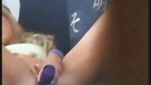 Mec enfonce un sex hard video gratuite gode noir dans le cul de son amie