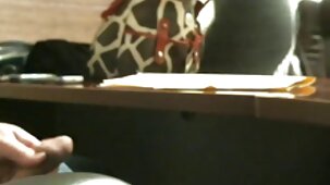 Avec films de sexes gratuits son cul et sa bouche, la fille satisfait trois mecs