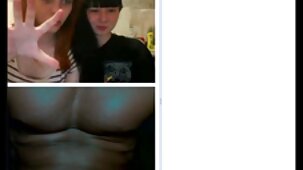 Les sexe gratuit en streaming filles ont fait un trio dans une grange avec de la paille